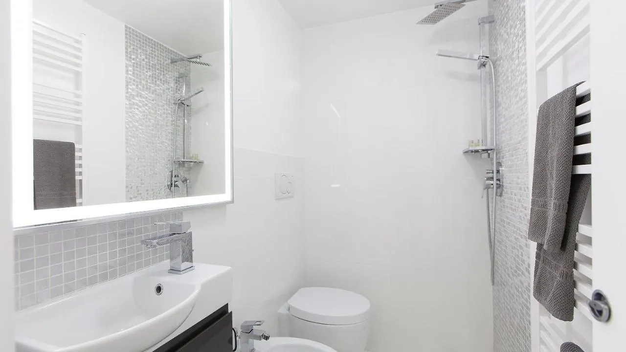 Piazza Venezia White Apartments روما إيطاليا