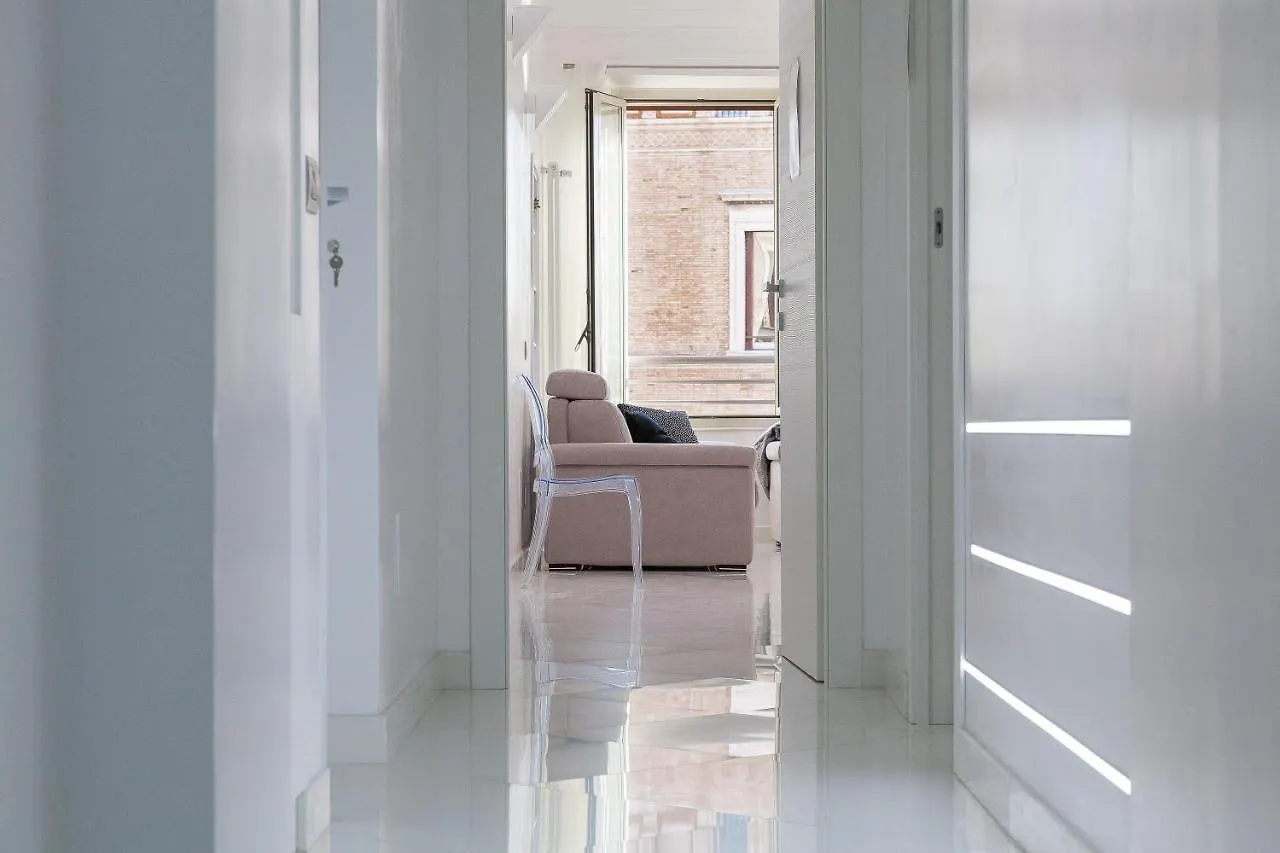 Piazza Venezia White Apartments روما إيطاليا