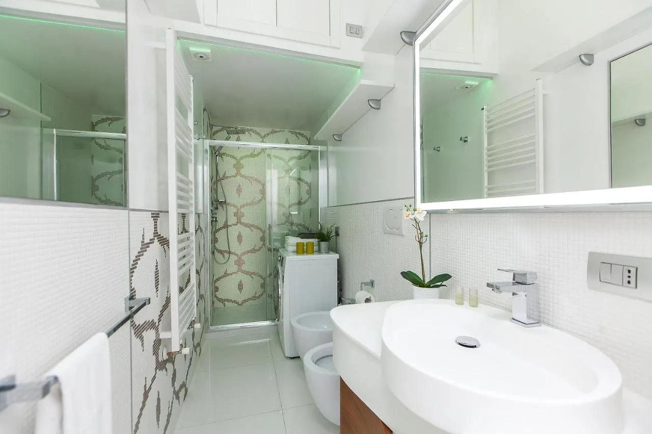 Piazza Venezia White Apartments روما إيطاليا