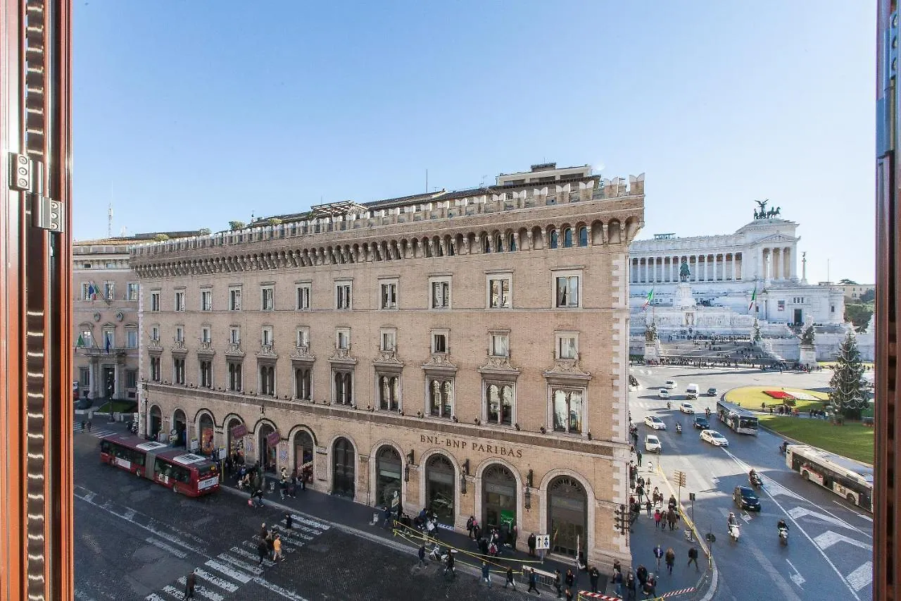 Piazza Venezia White Apartments روما